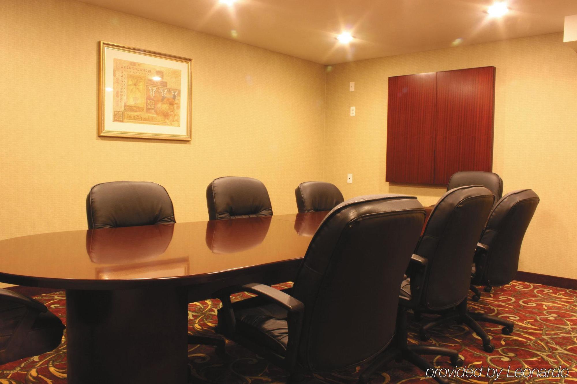 La Quinta By Wyndham Queens Khách sạn 3*