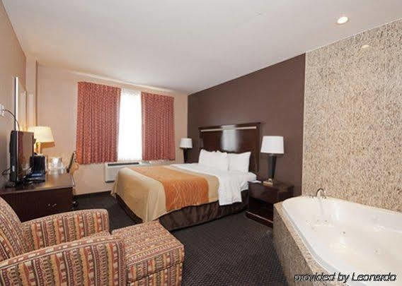 Khách sạn Travelodge By Wyndham Queens 3*