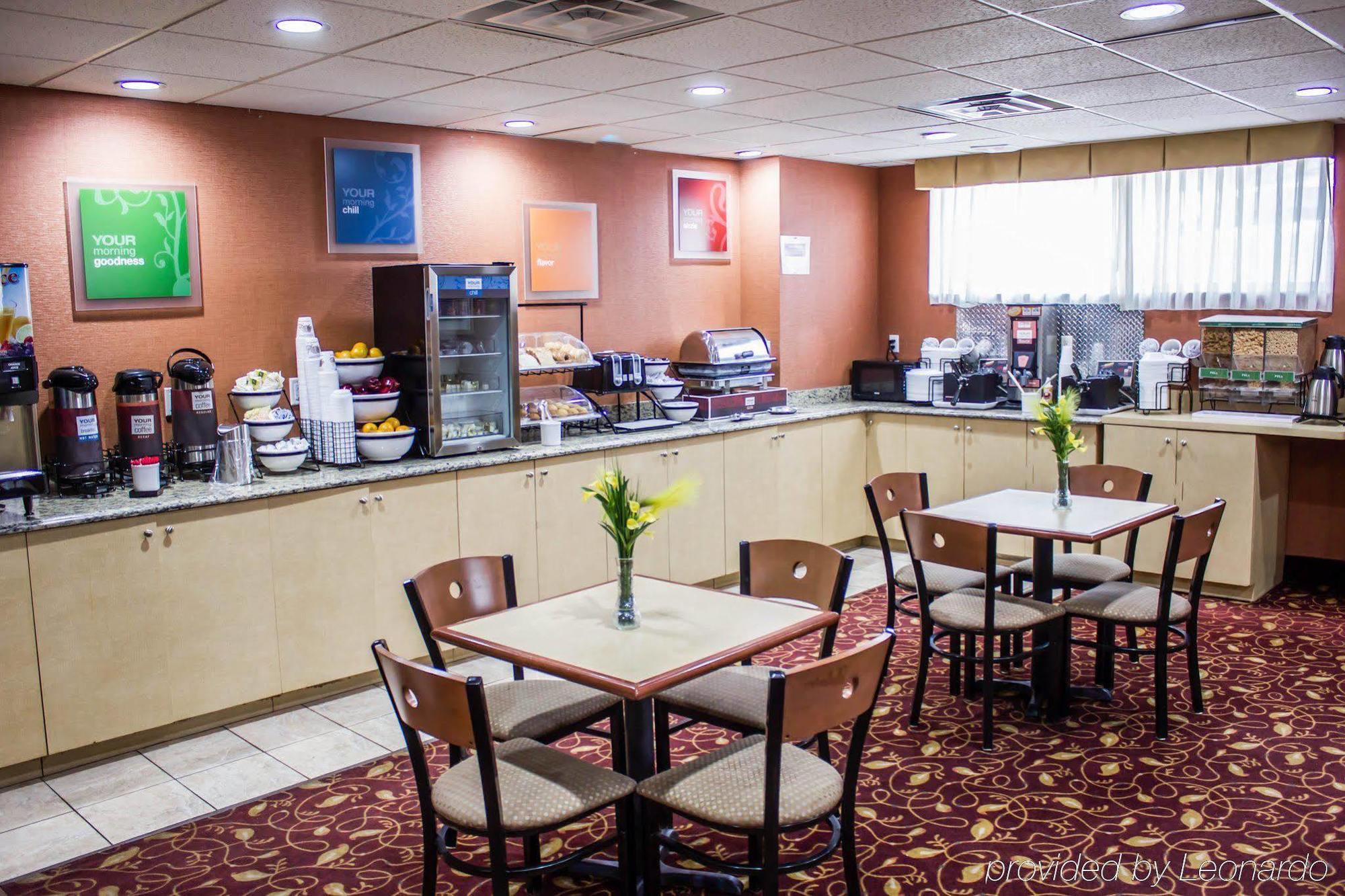 Khách sạn Travelodge By Wyndham Queens 3*