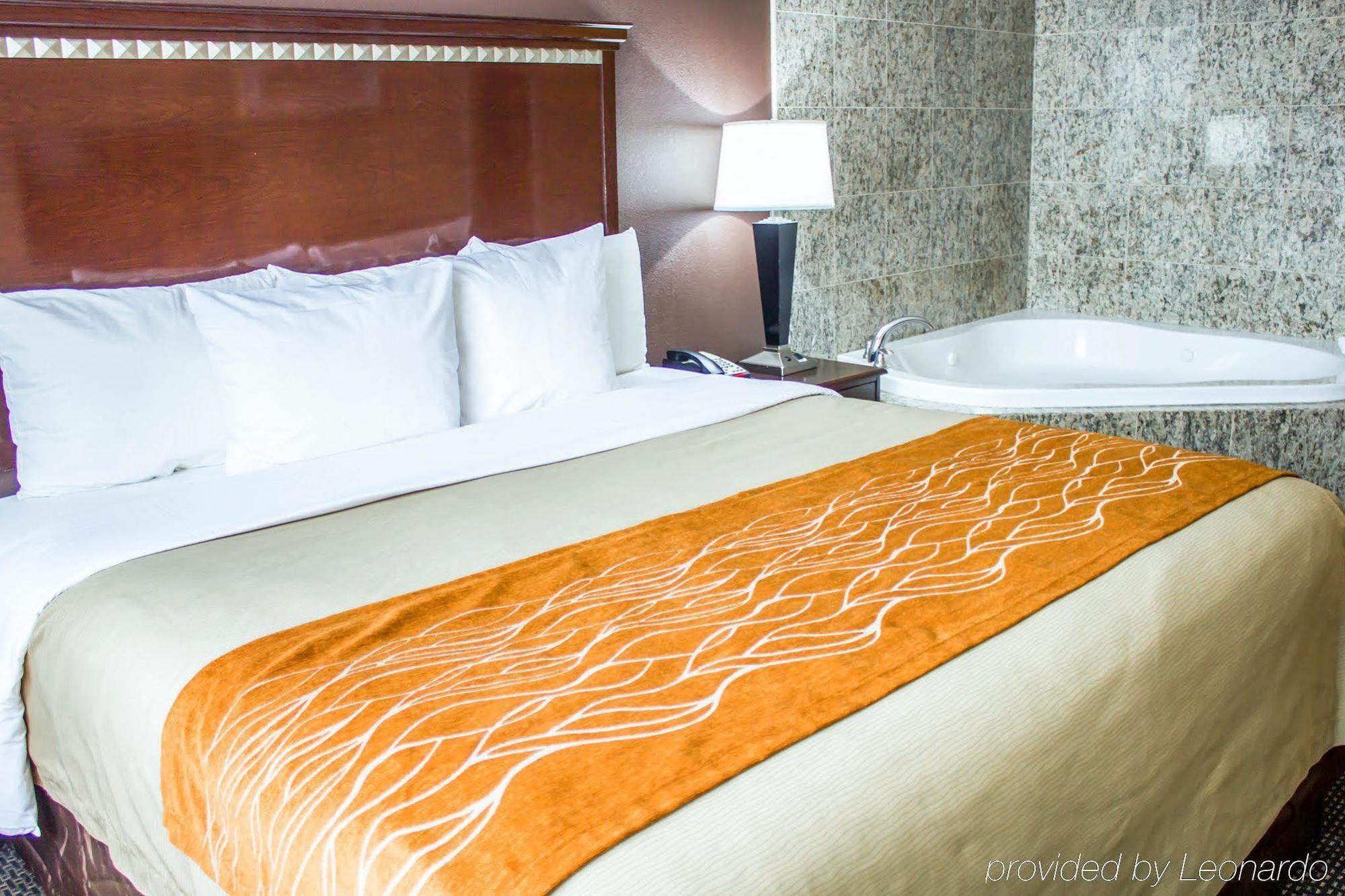 Khách sạn Travelodge By Wyndham Queens