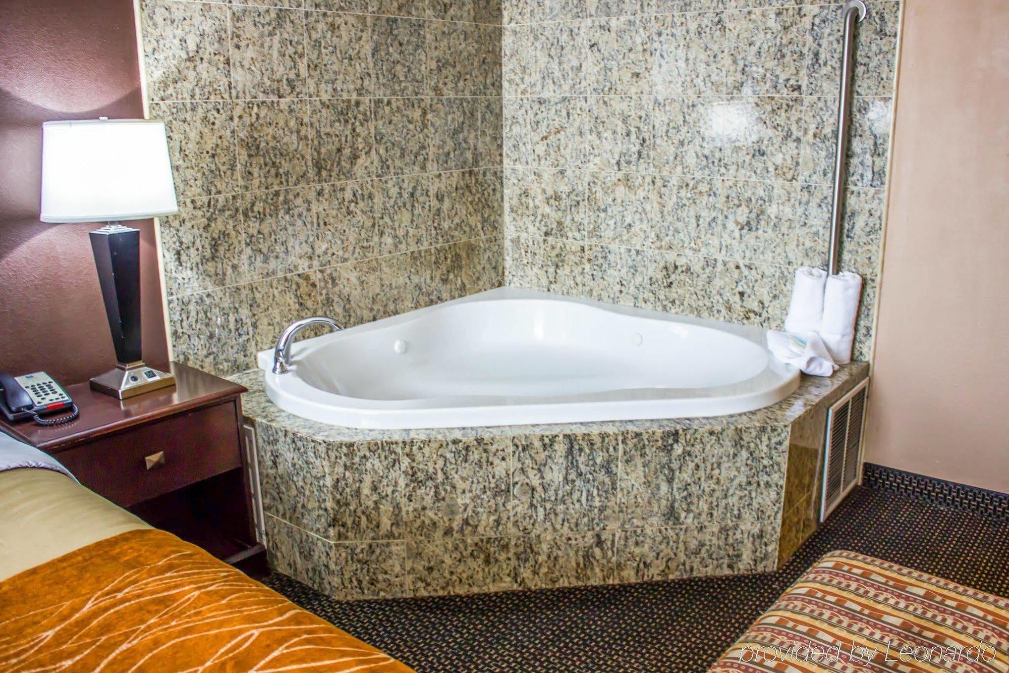 Travelodge By Wyndham Queens Khách sạn 3*
