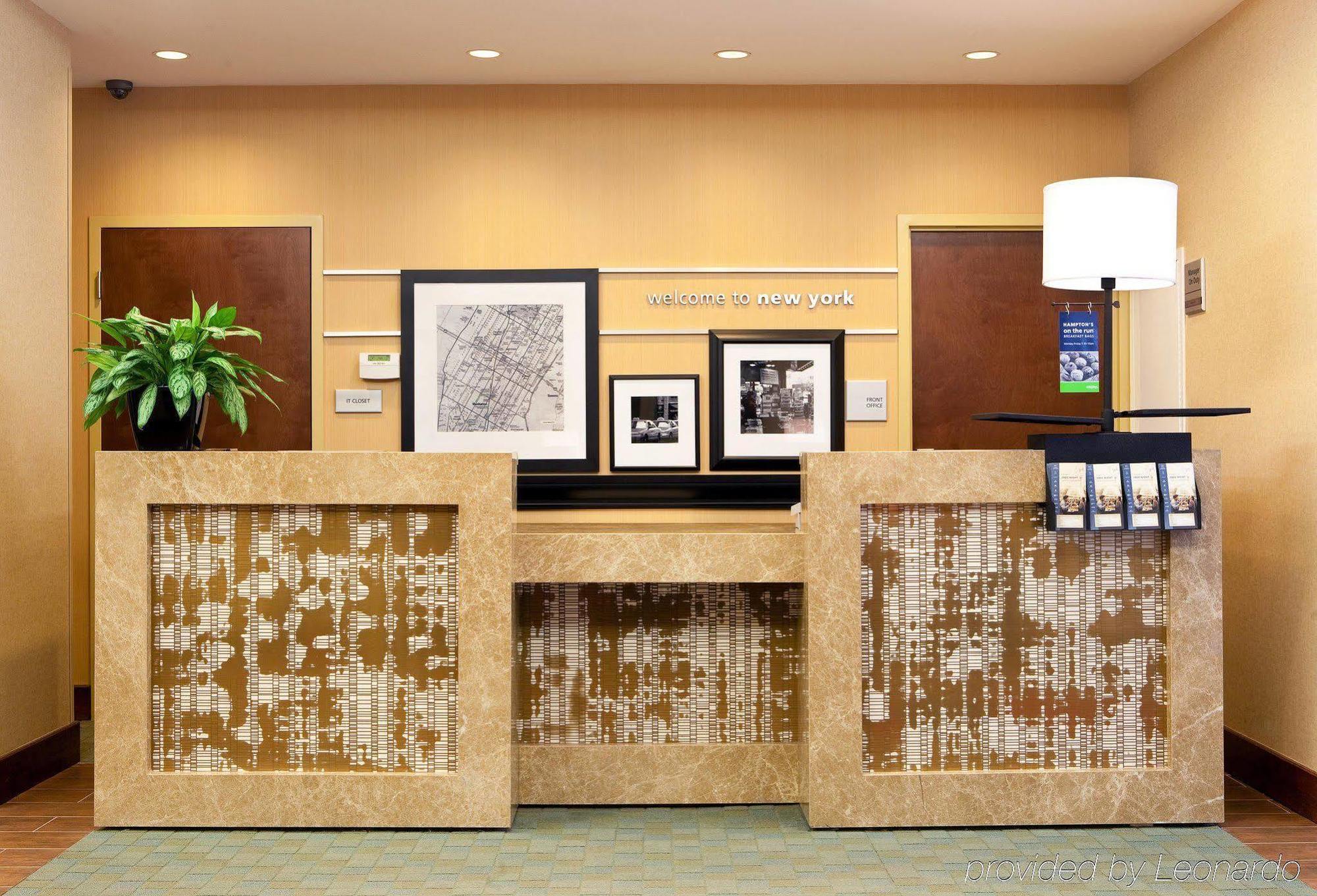 Khách sạn Hampton Manhattan Grand