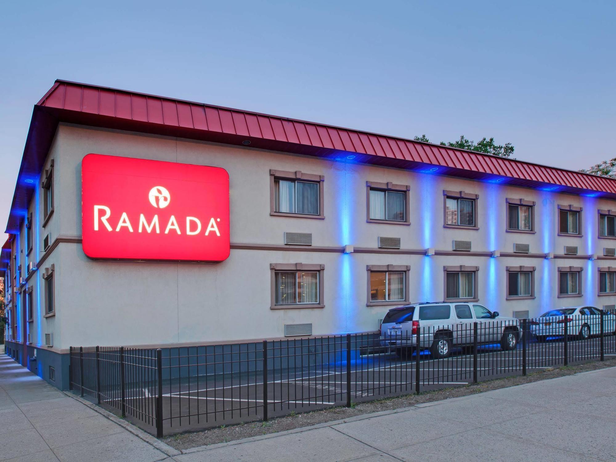 Ramada By Wyndham Bronx Khách sạn