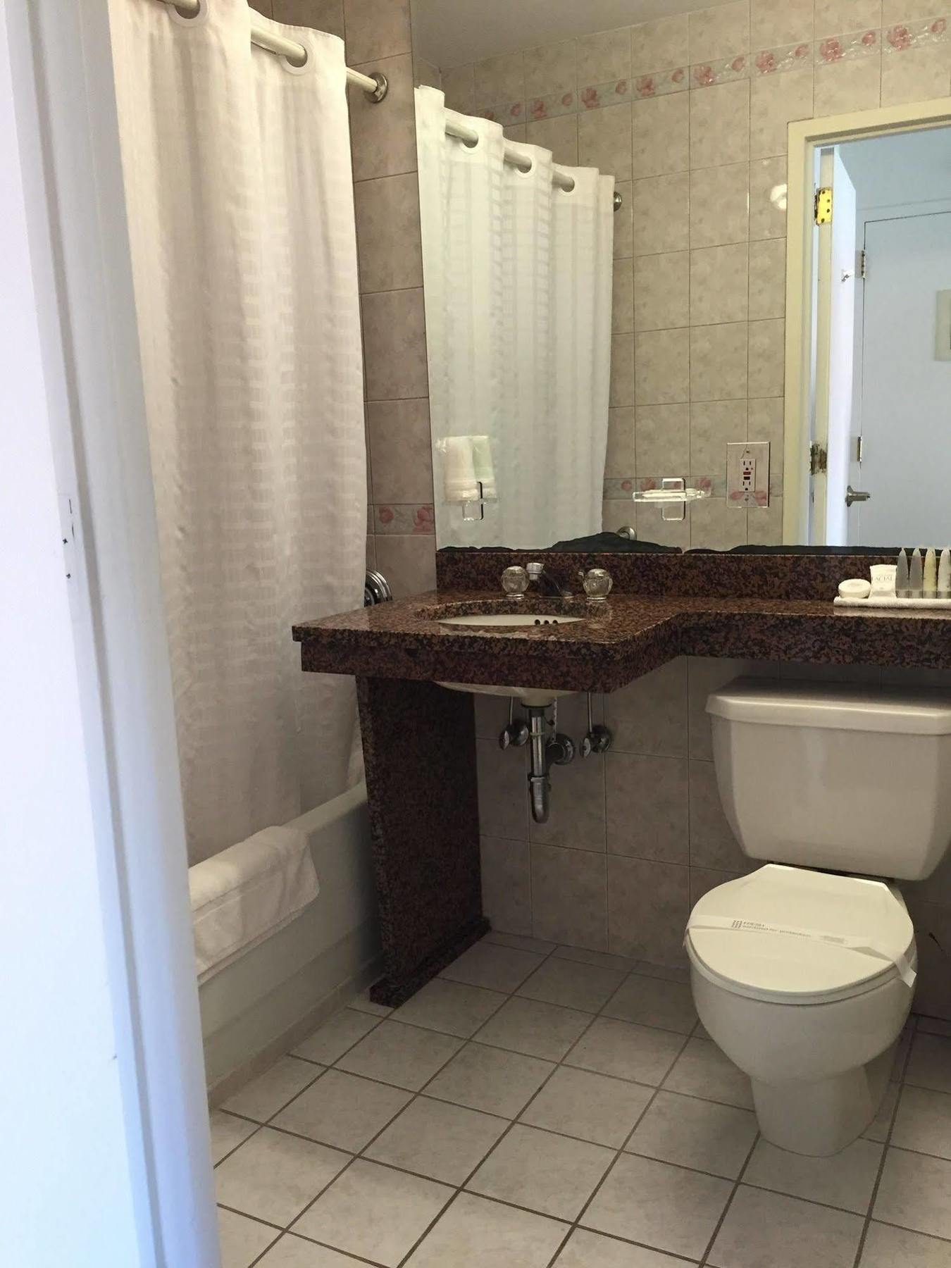 Chelsea Savoy Khách sạn 3*