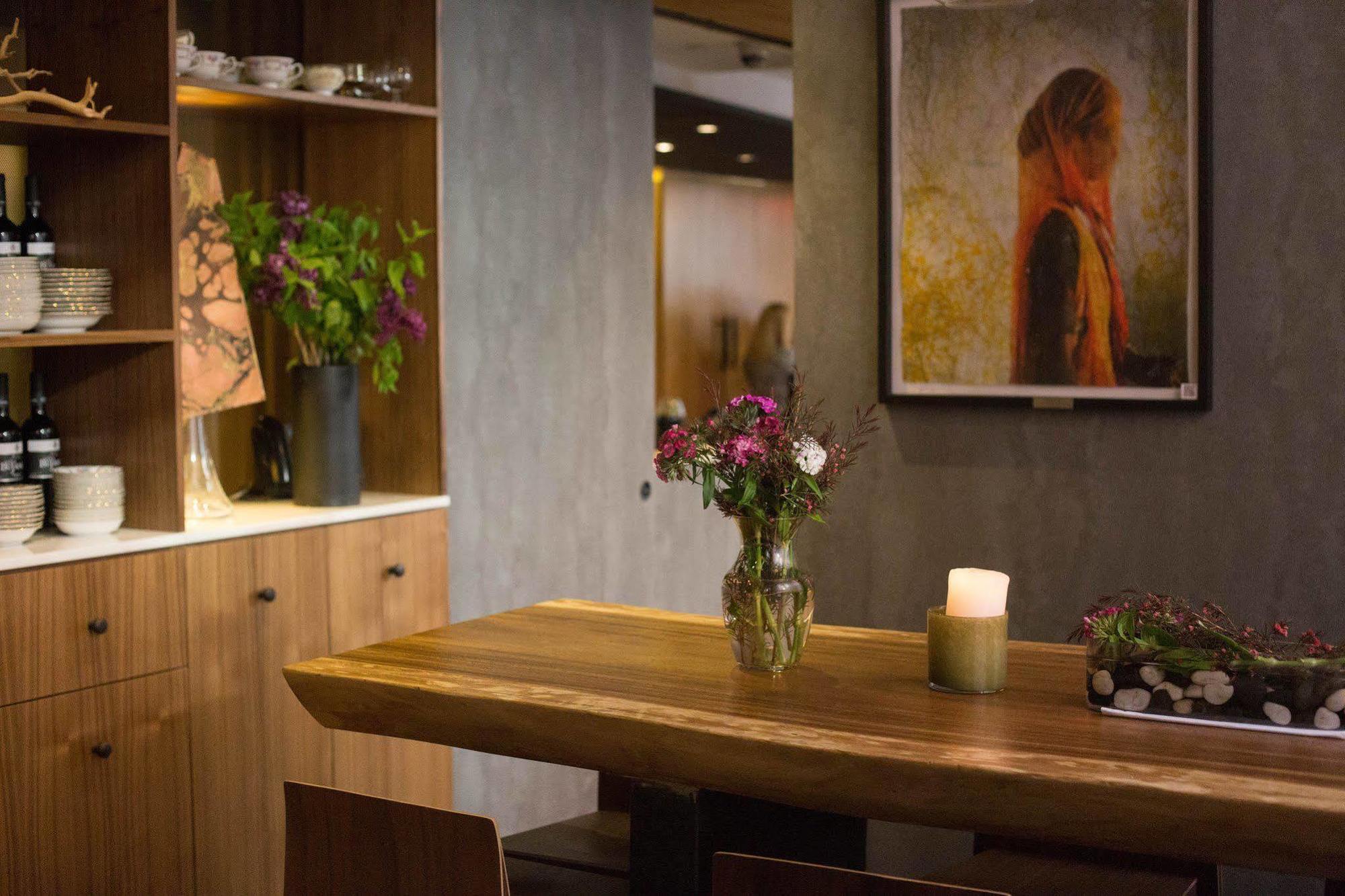 Khách sạn Sonder Duane Street 4*