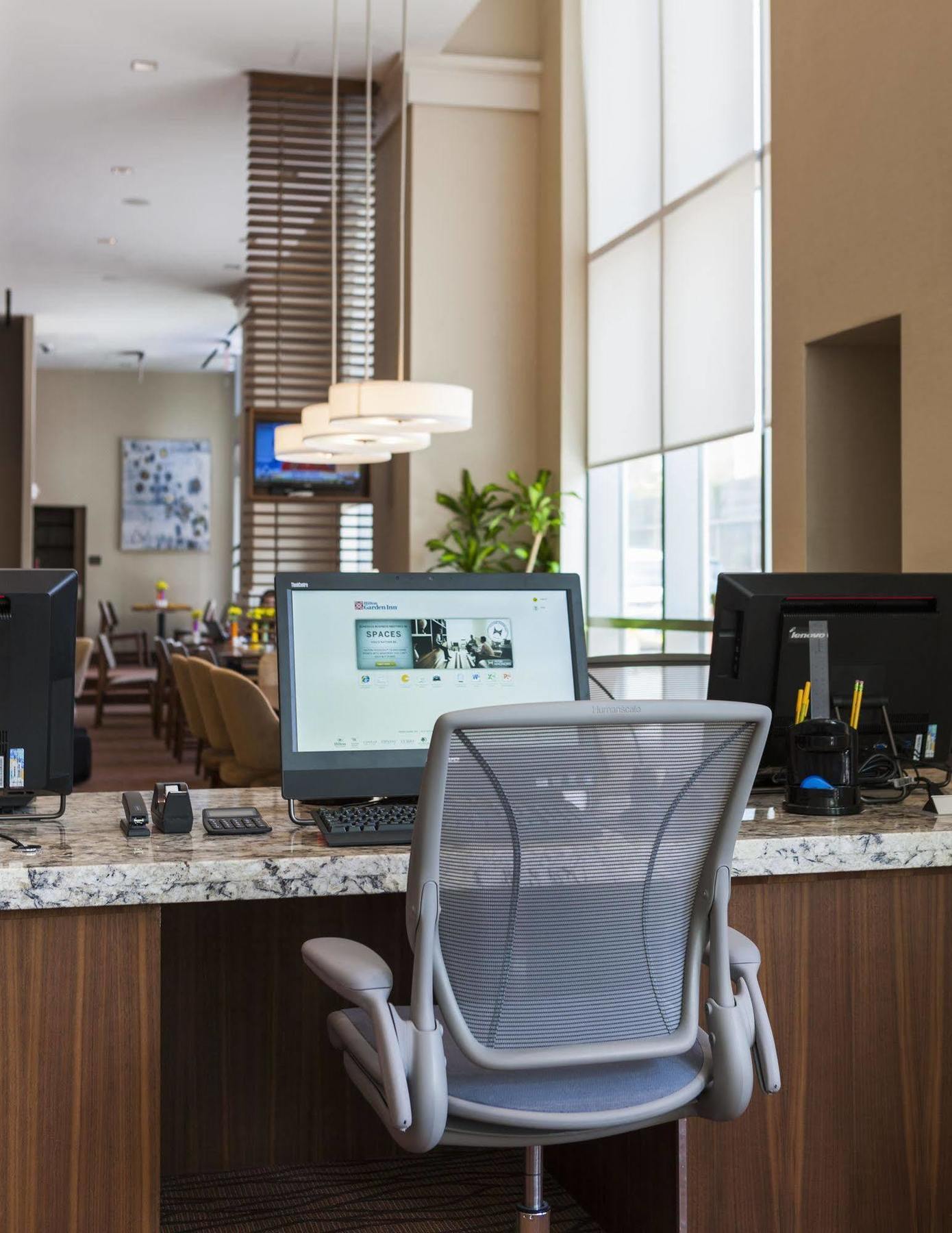 Hilton Garden Long Island Khách sạn 3*