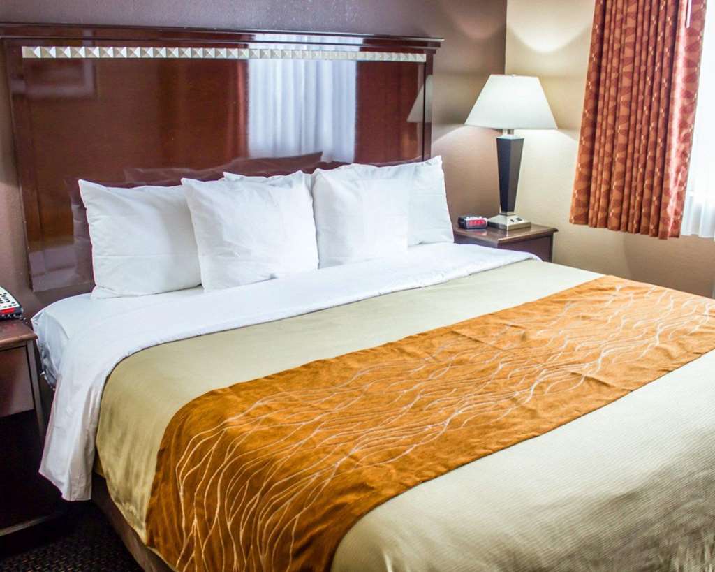 Khách sạn Travelodge By Wyndham Queens