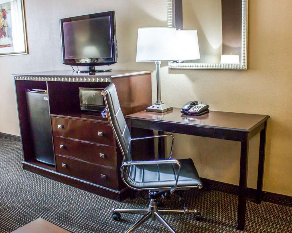 Khách sạn Travelodge By Wyndham Queens New York