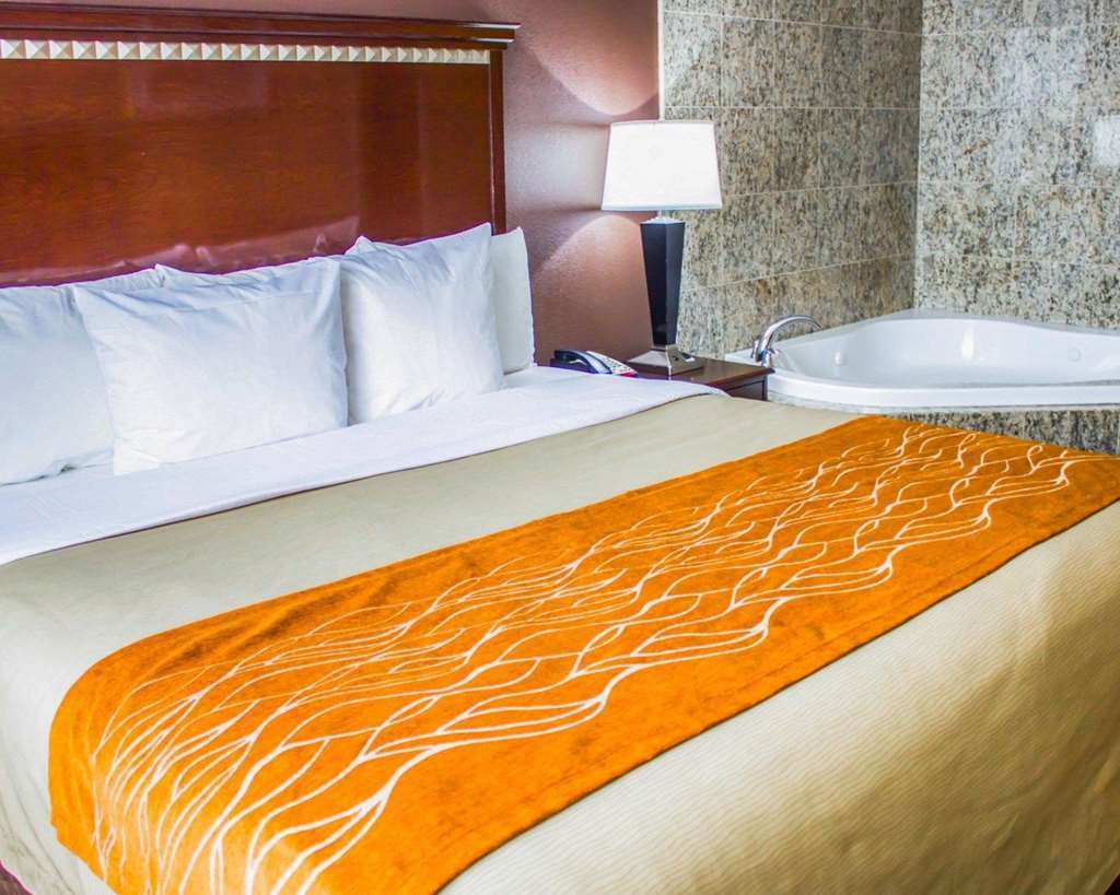 Khách sạn Travelodge By Wyndham Queens 3*