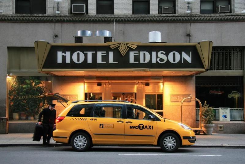 Edison Times Square Khách sạn 4*