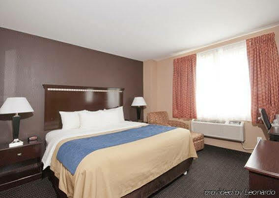 Travelodge By Wyndham Queens Khách sạn