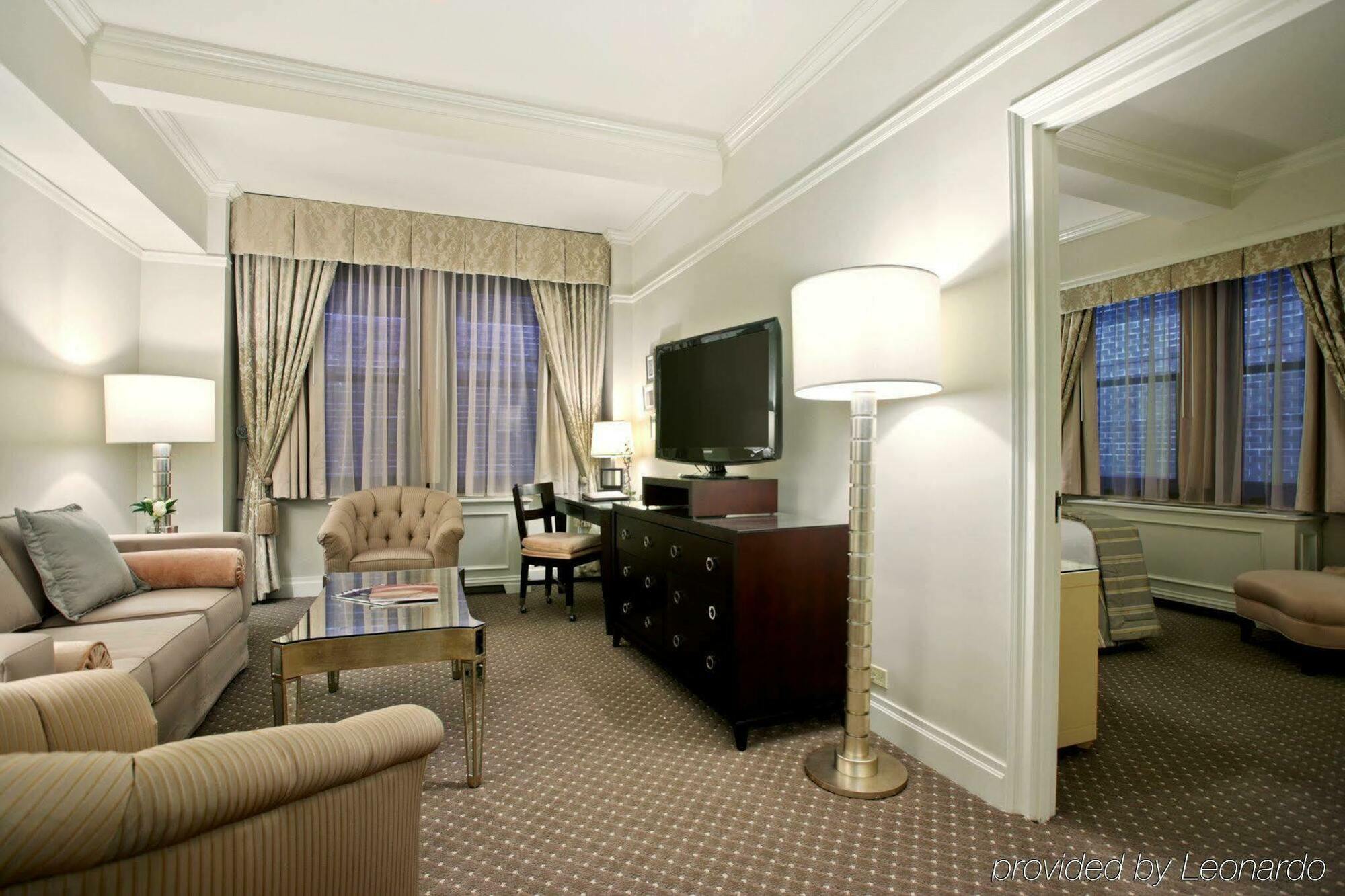 Warwick Khách sạn 4*