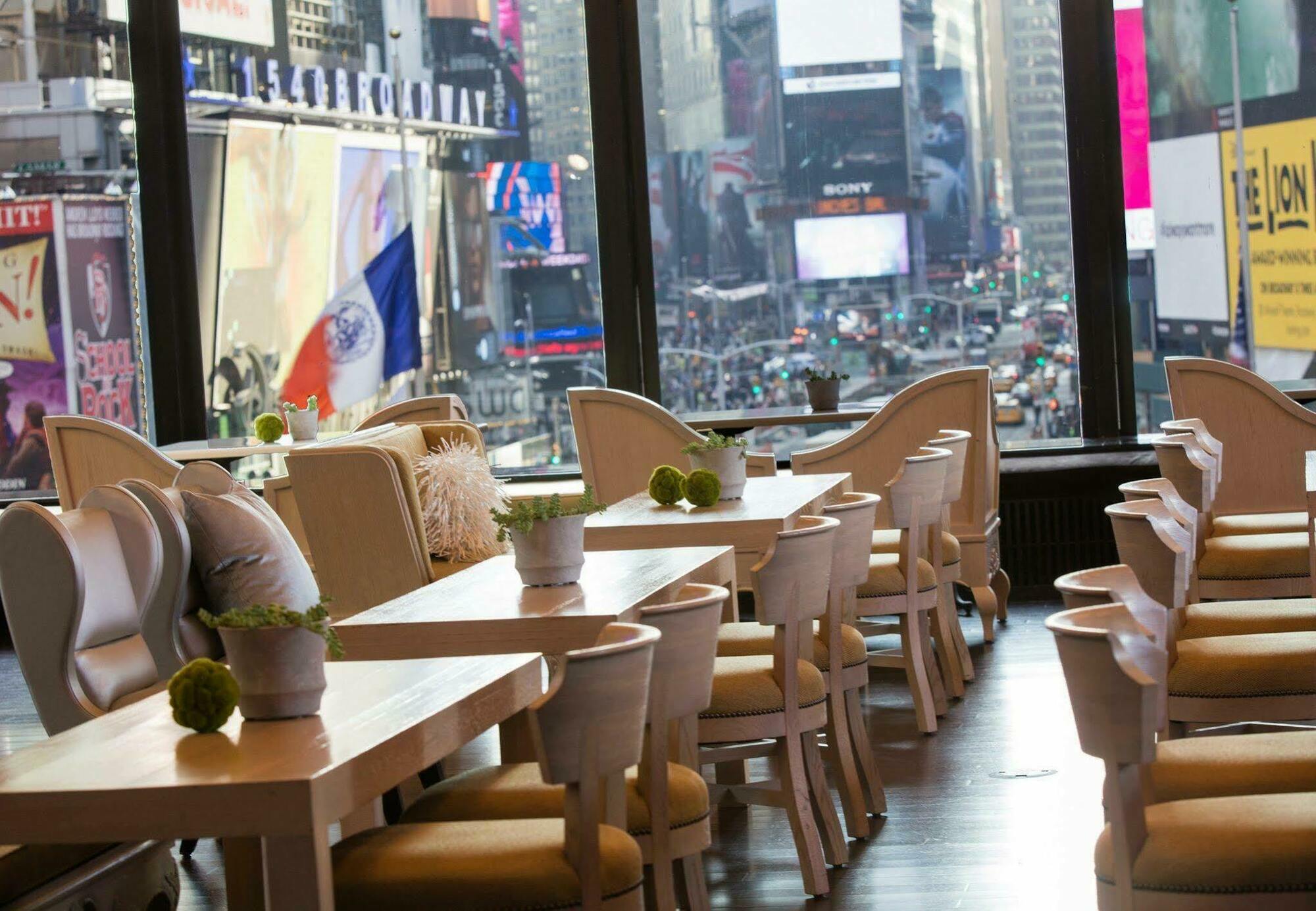 Khách sạn Renaissance Times Square By Marriott 4*