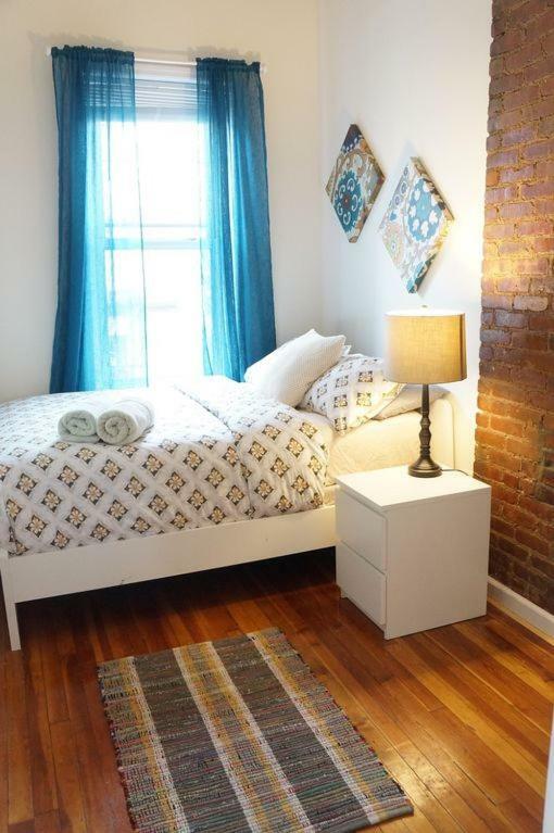 Garden Penthouse 70' - Astoria Apartamento