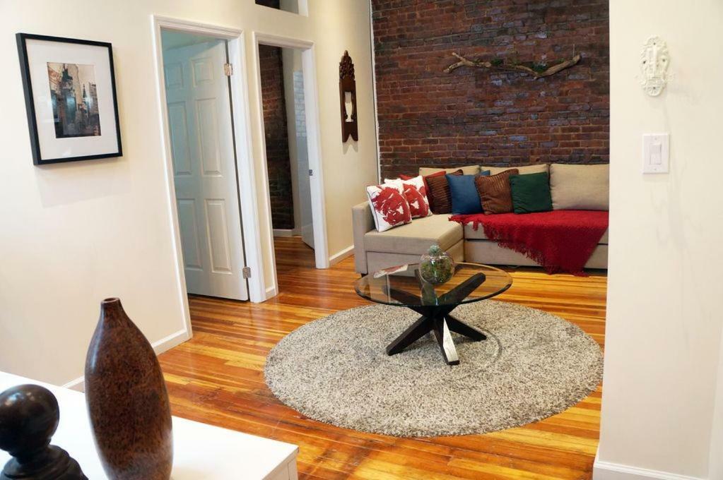 Garden Penthouse 70' - Astoria Apartamento