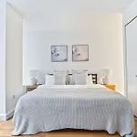 Downtown Modern Apartment With 3Br And 2Ba