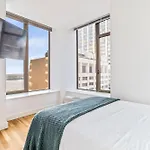 Downtown Modern Apartment With 3Br And 2Ba