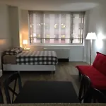 Manhattan Studio Apartment-Times Square