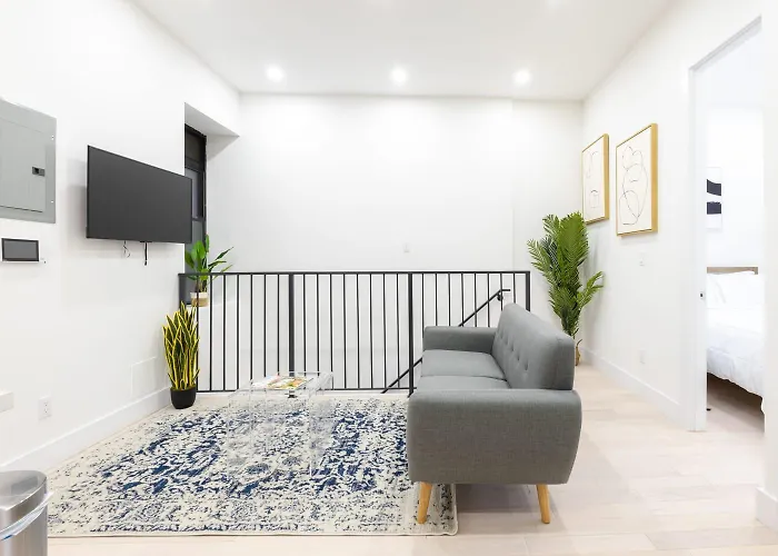 170-G 3Br Duplex With Private Yard In E Village