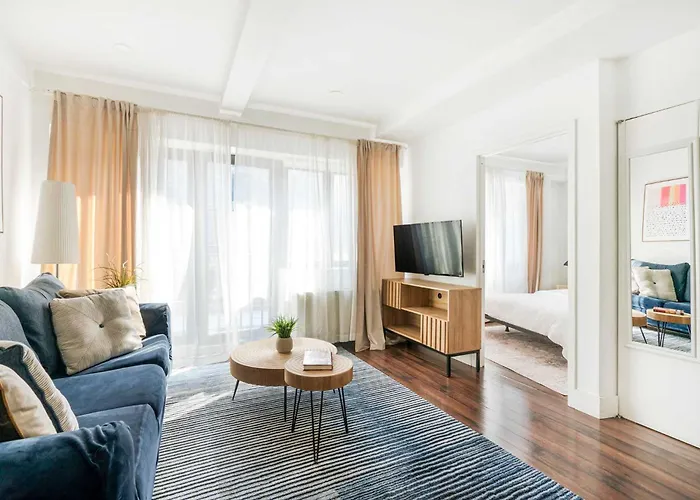 809-4A Columbus Circle New Bldg 1Br W D