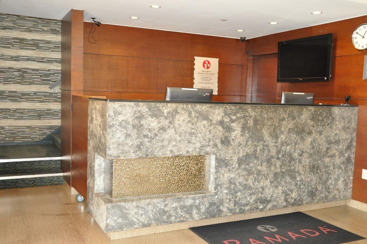 Ramada By Wyndham Staten Island Khách sạn 3*