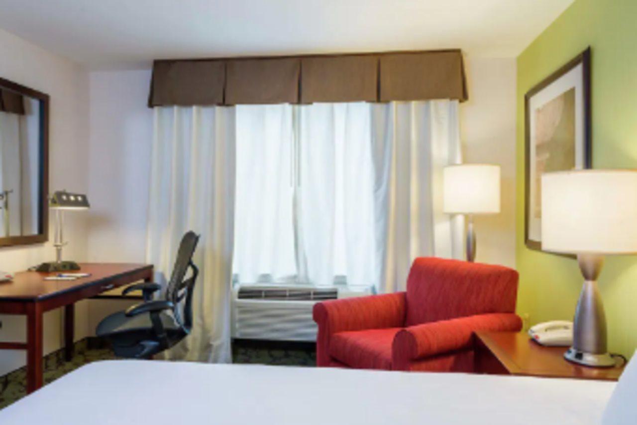 Khách sạn Hilton Garden Queens Jfk - Newly Renovated