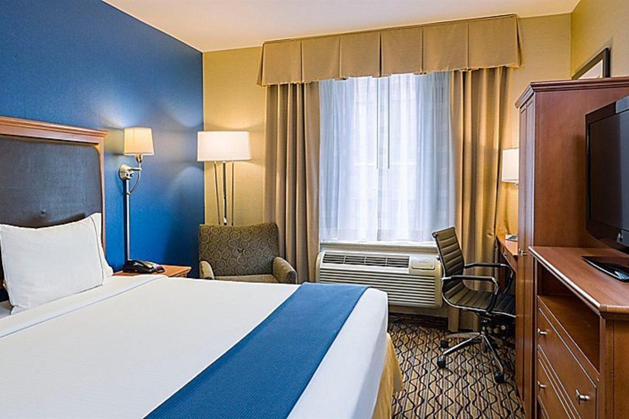 Khách sạn Express Chelsea By Ihg 3*