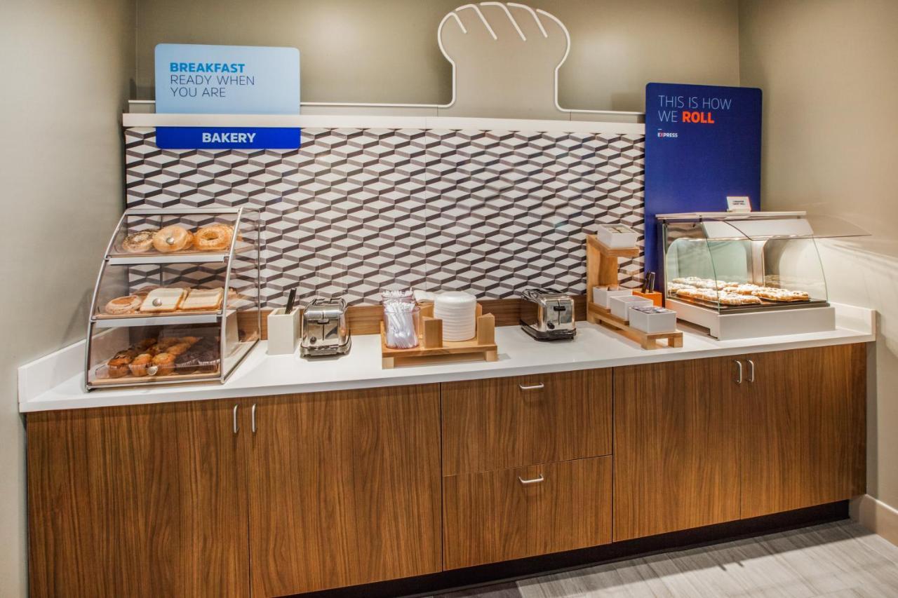 Khách sạn Express - Jamaica - Jfk Airtrain - Nyc By Ihg 3*