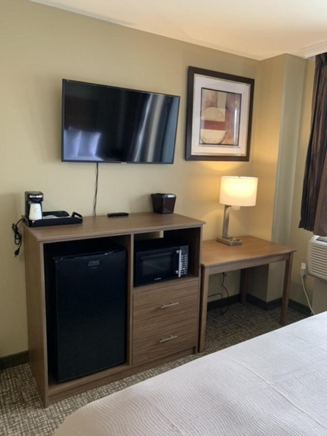 Khách sạn Astoria Delancy & 3*