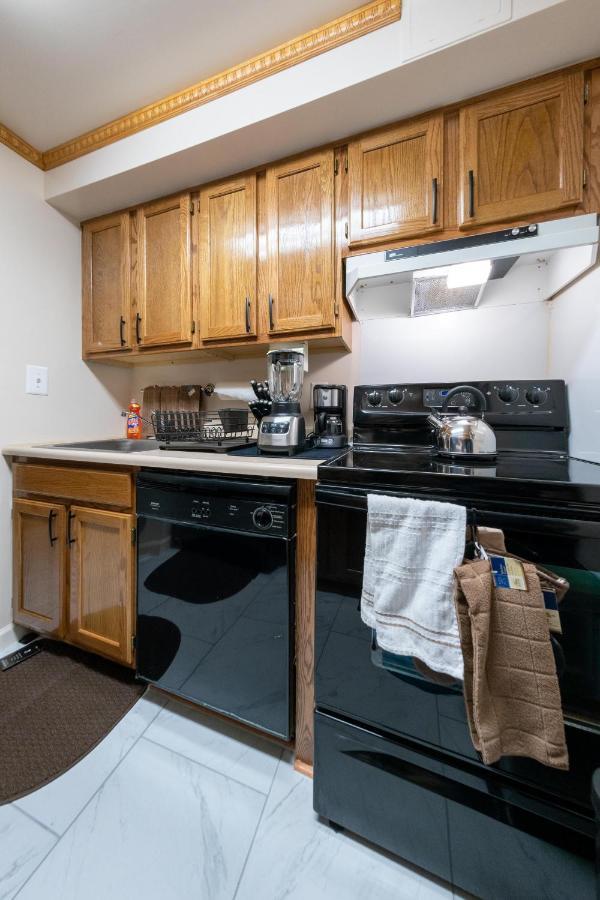 Apartment Two-bedroom Serviced Apartment: High-speed Wi-fi & Bi-monthly Housekeeping *