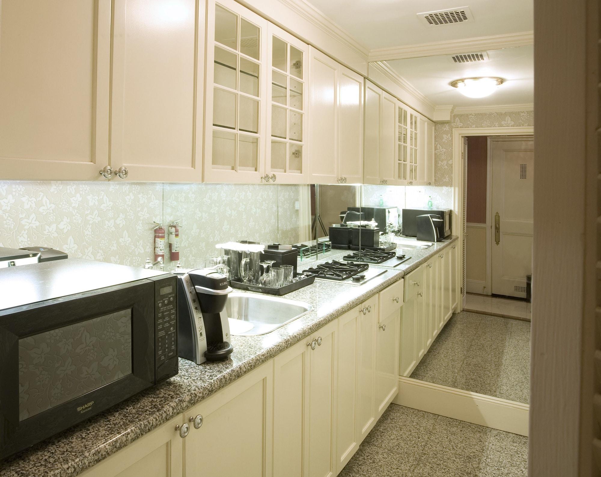 Khách sạn The Sherry Netherland 5*