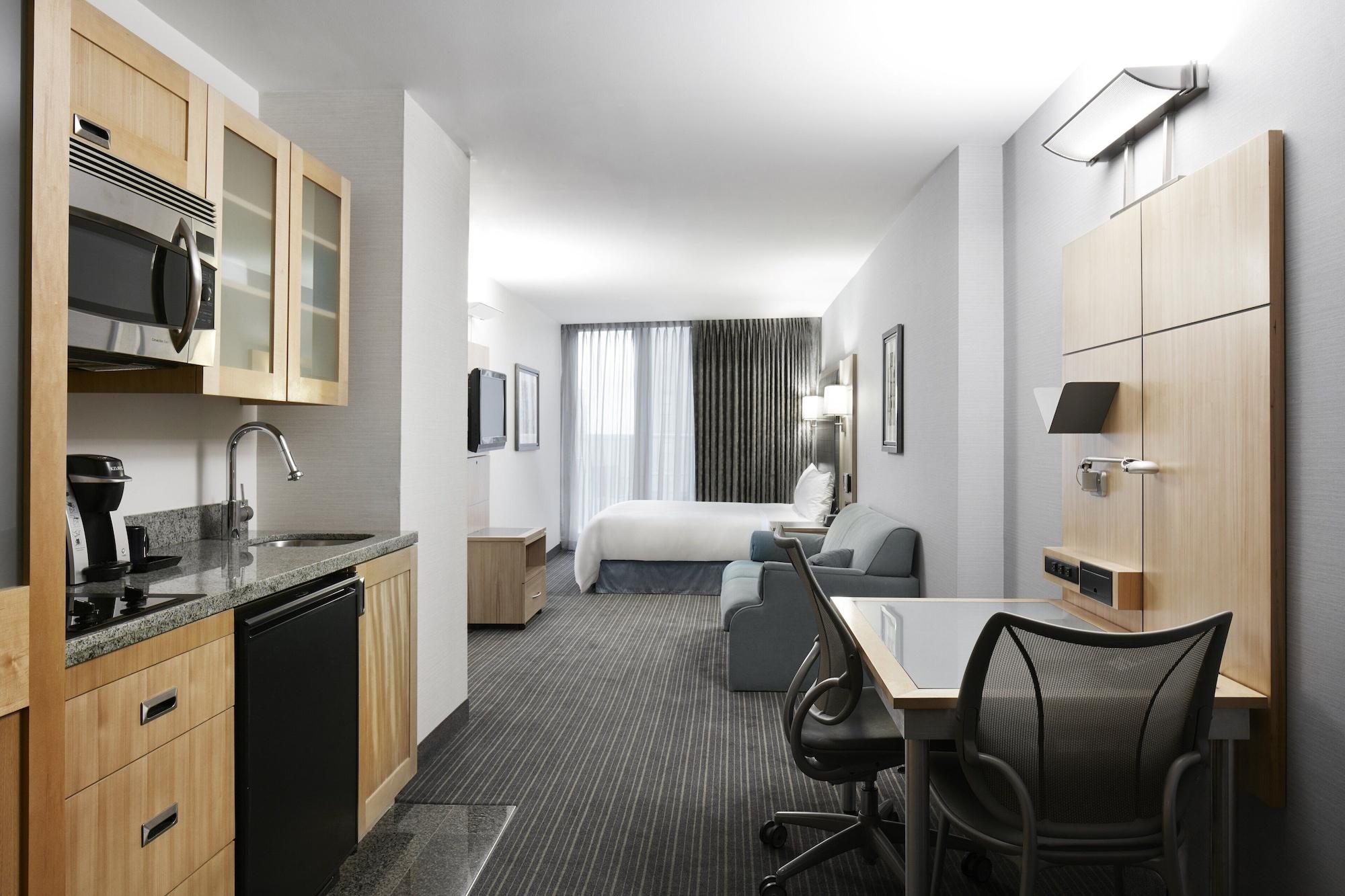 World Center Khách sạn 4*
