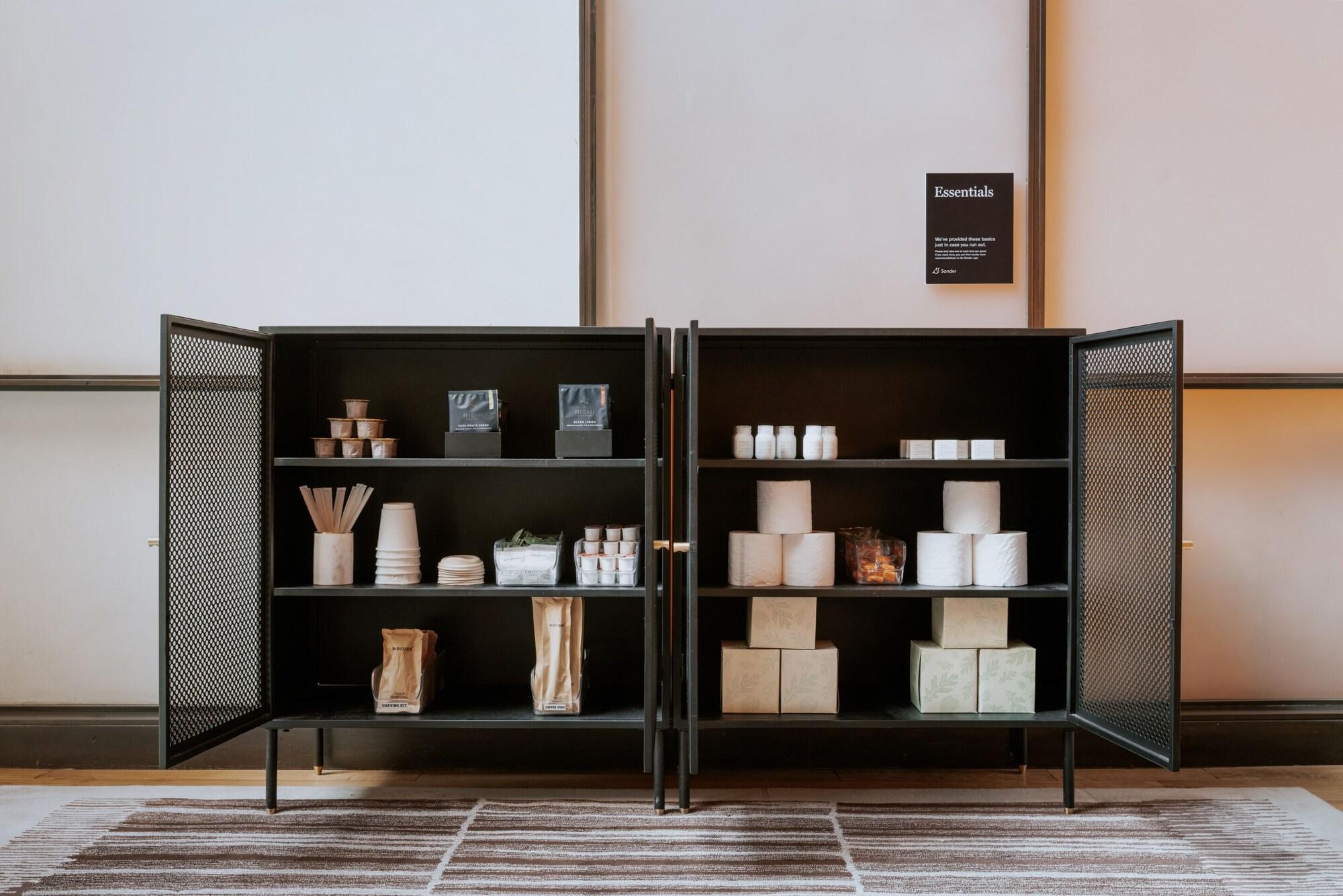 Chambers Powered By Sonder Hotel 4*