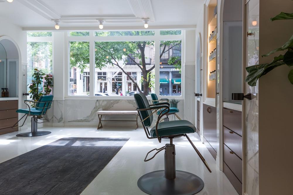 Khách sạn Roxy 4*