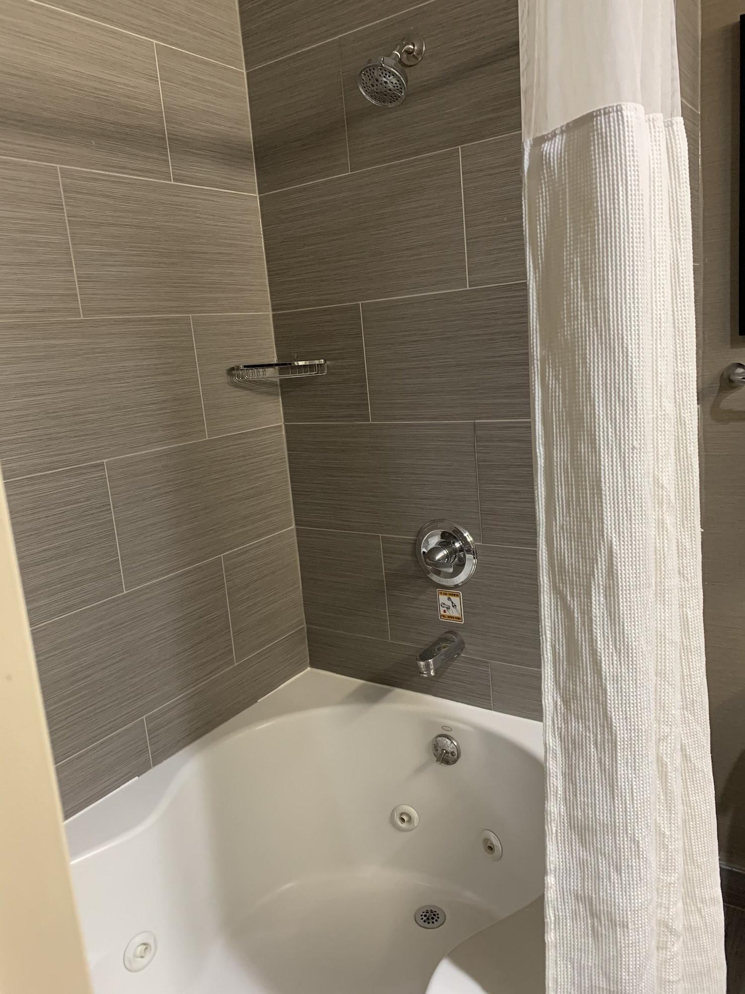 Khách sạn Fairfield & By Marriott Staten Island 3*