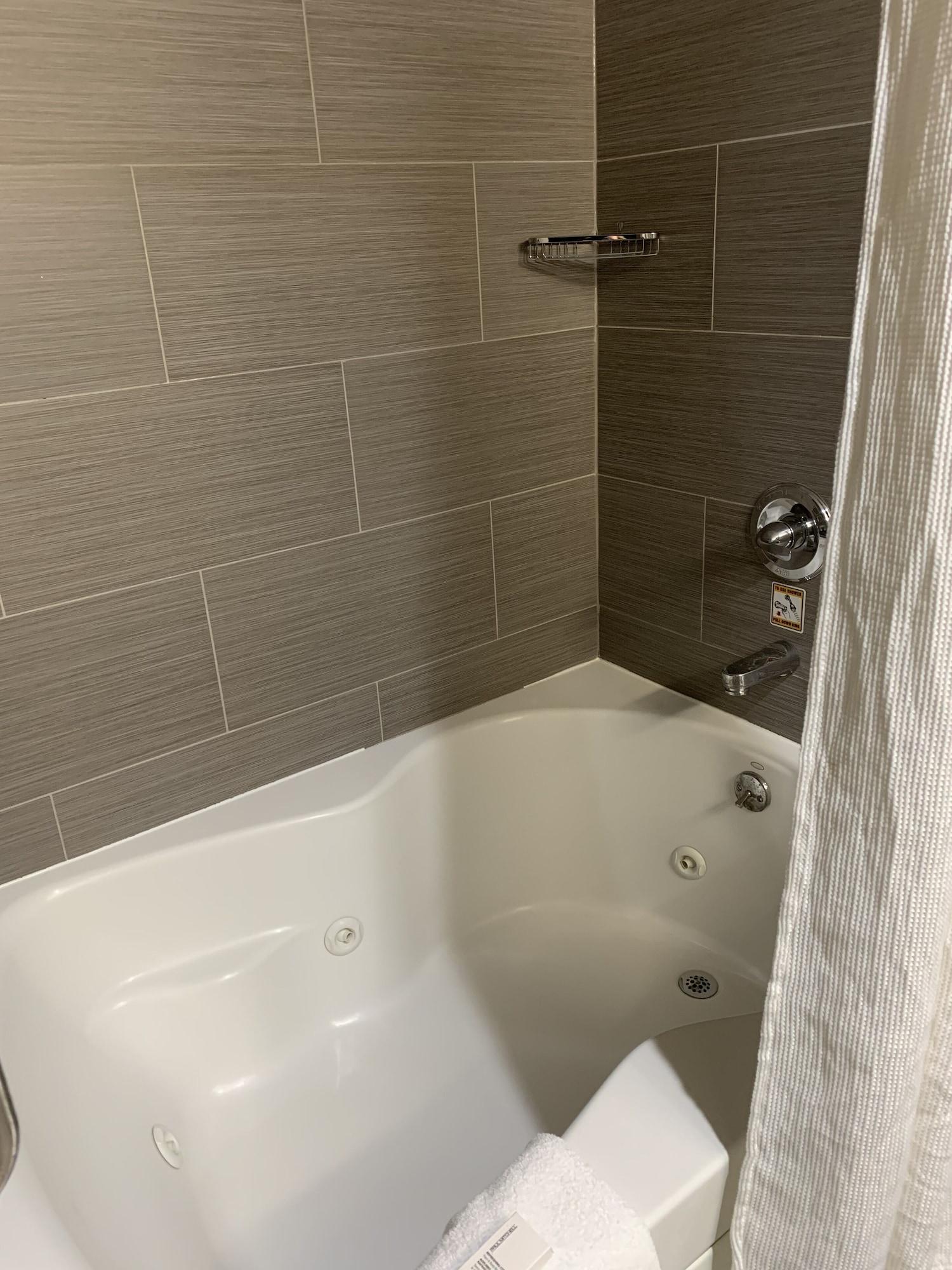 Khách sạn Fairfield & By Marriott Staten Island 3*