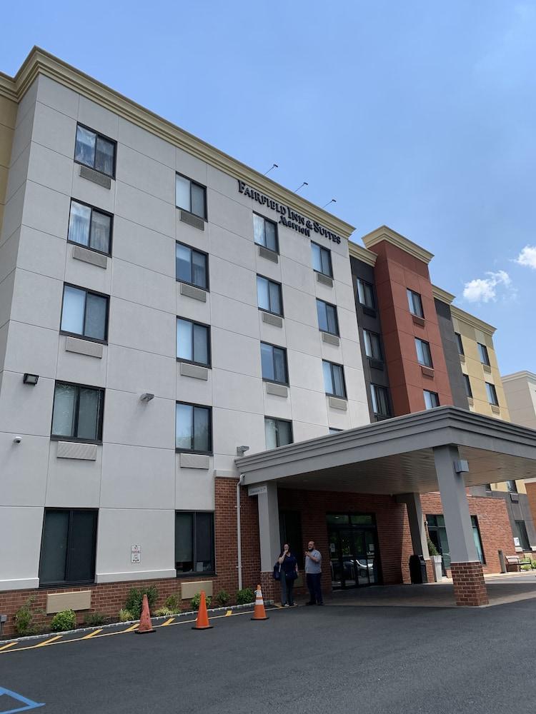 Khách sạn Fairfield & By Marriott Staten Island 3*