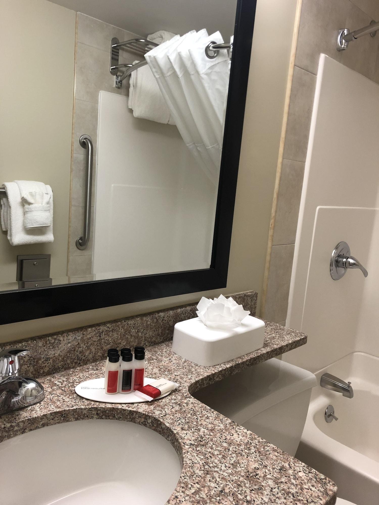 Ramada By Wyndham Staten Island Khách sạn