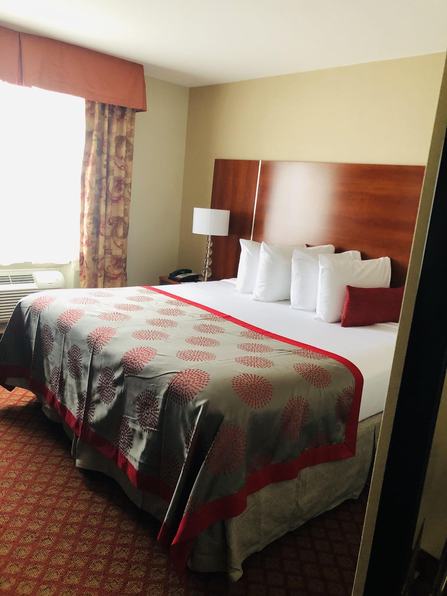 Ramada By Wyndham Staten Island Khách sạn 3*