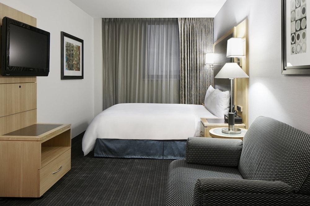 World Center Khách sạn 4*
