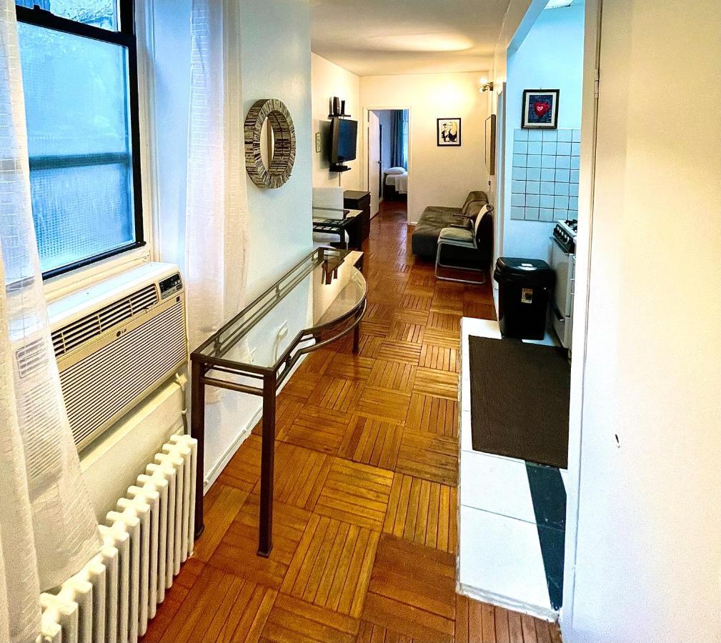 Stunning Two Bed Apt Hells Kitchen