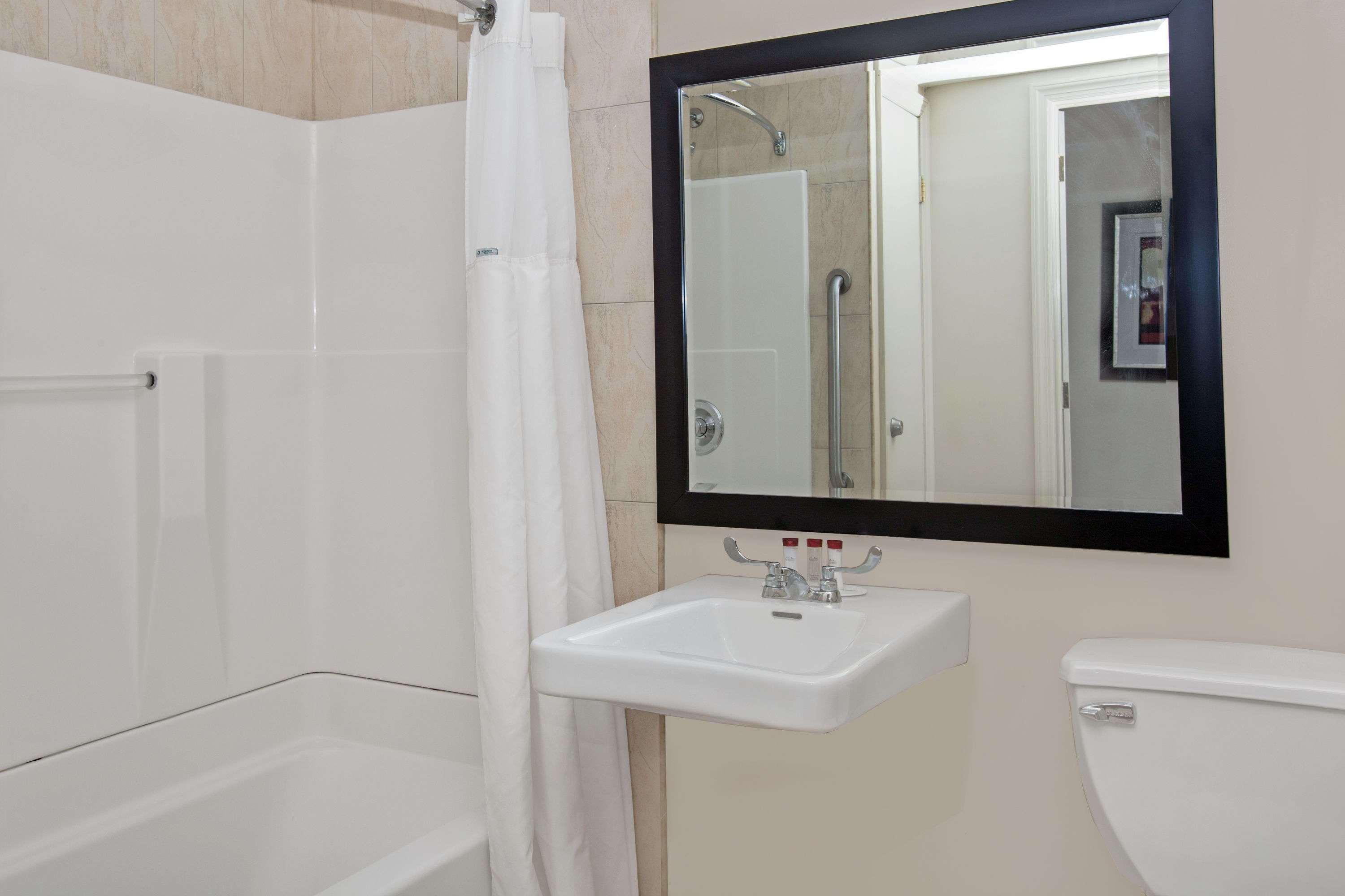 Ramada By Wyndham Staten Island Khách sạn