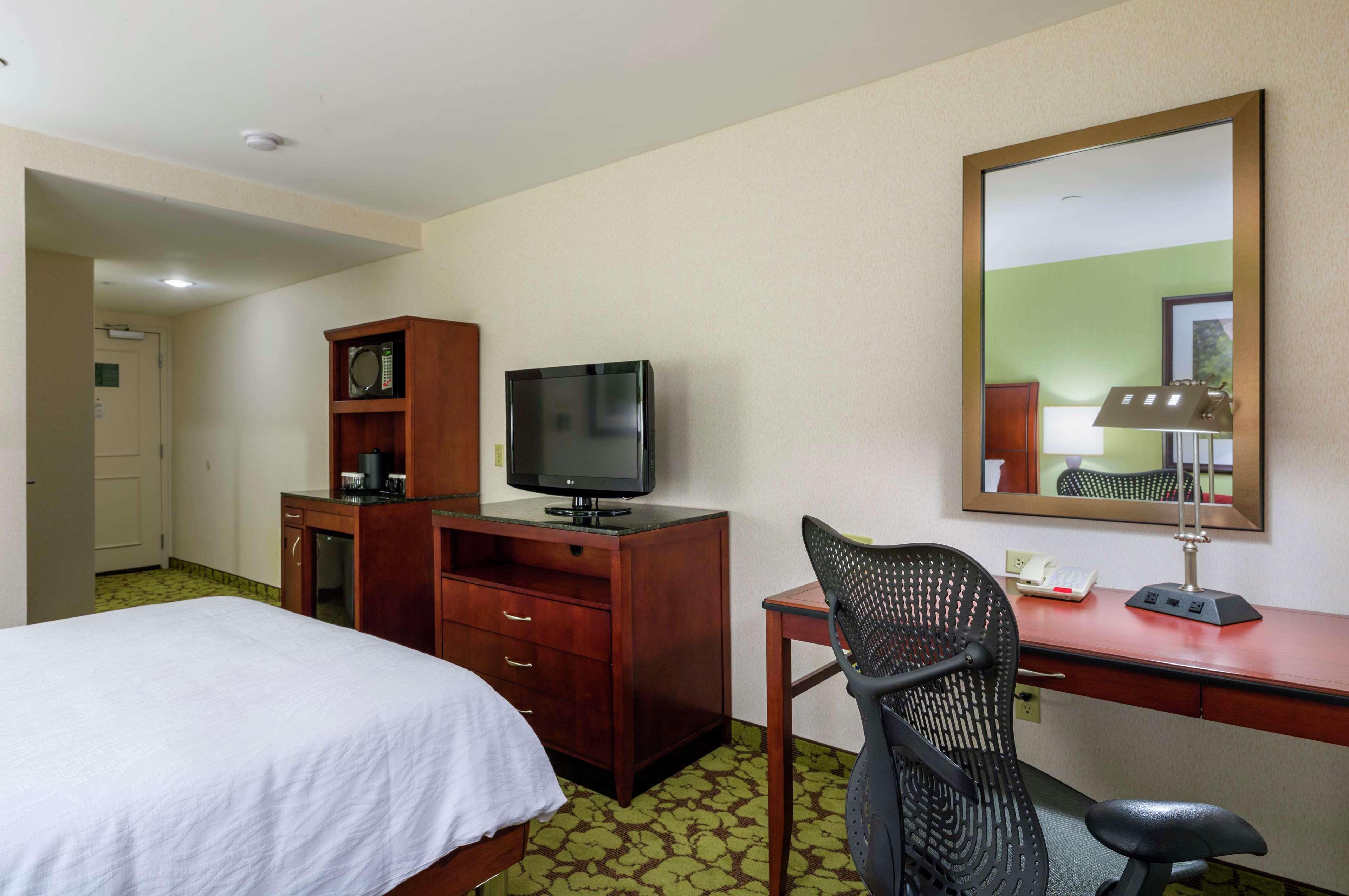 Hilton Garden Queens Jfk - Newly Renovated Khách sạn 3*