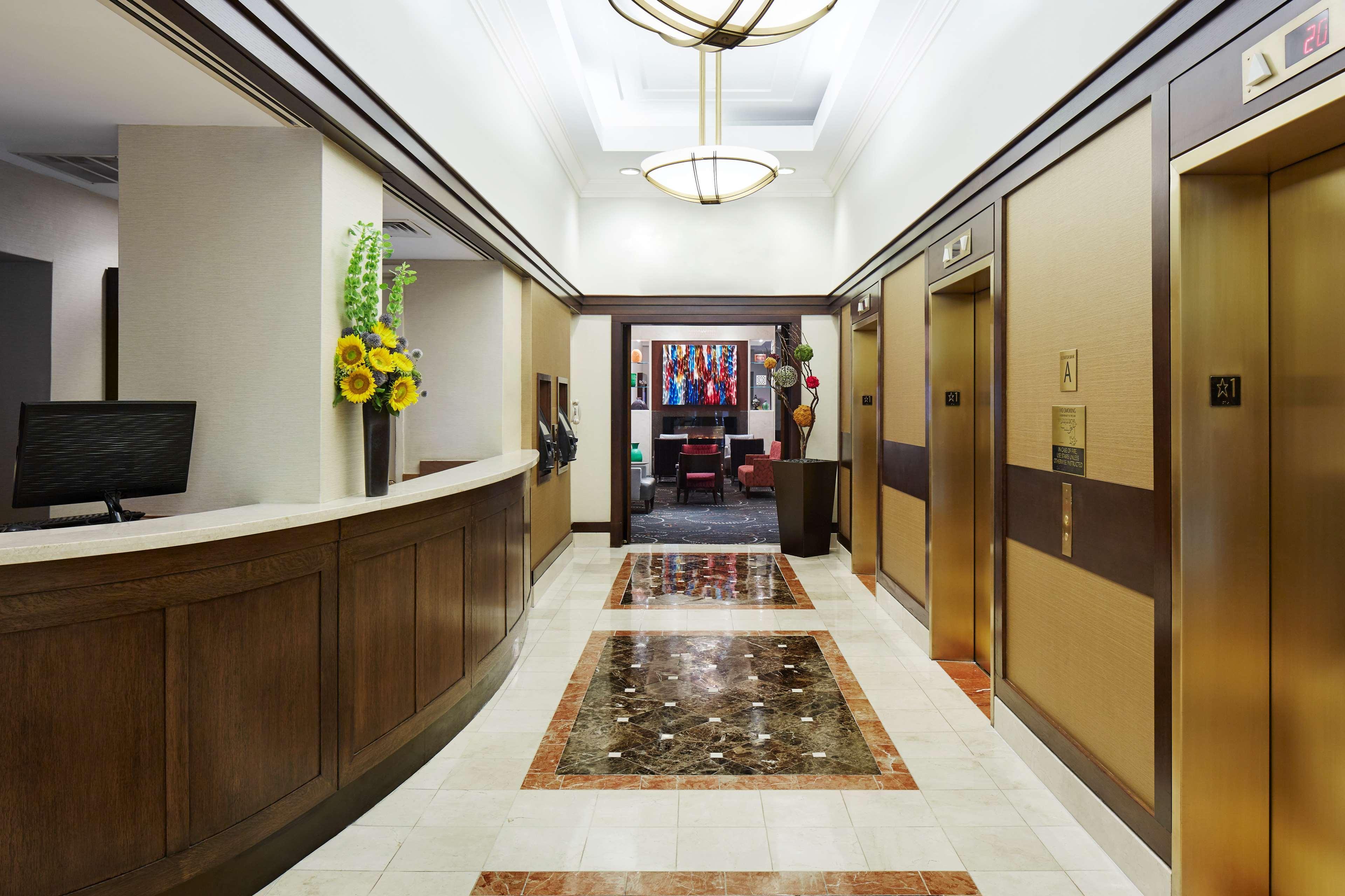 Khách sạn Radisson Street 4*