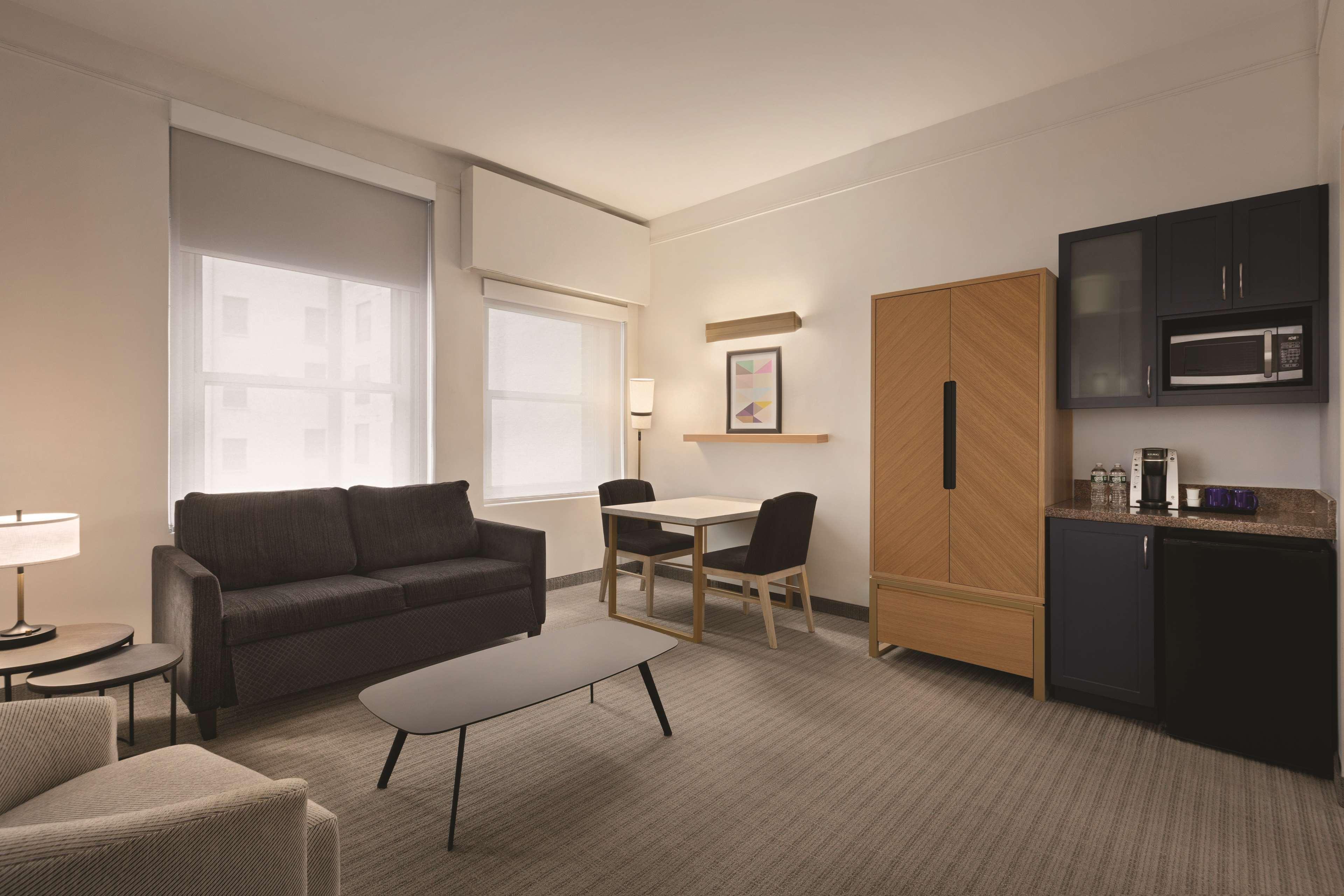 Khách sạn Radisson Street 4*