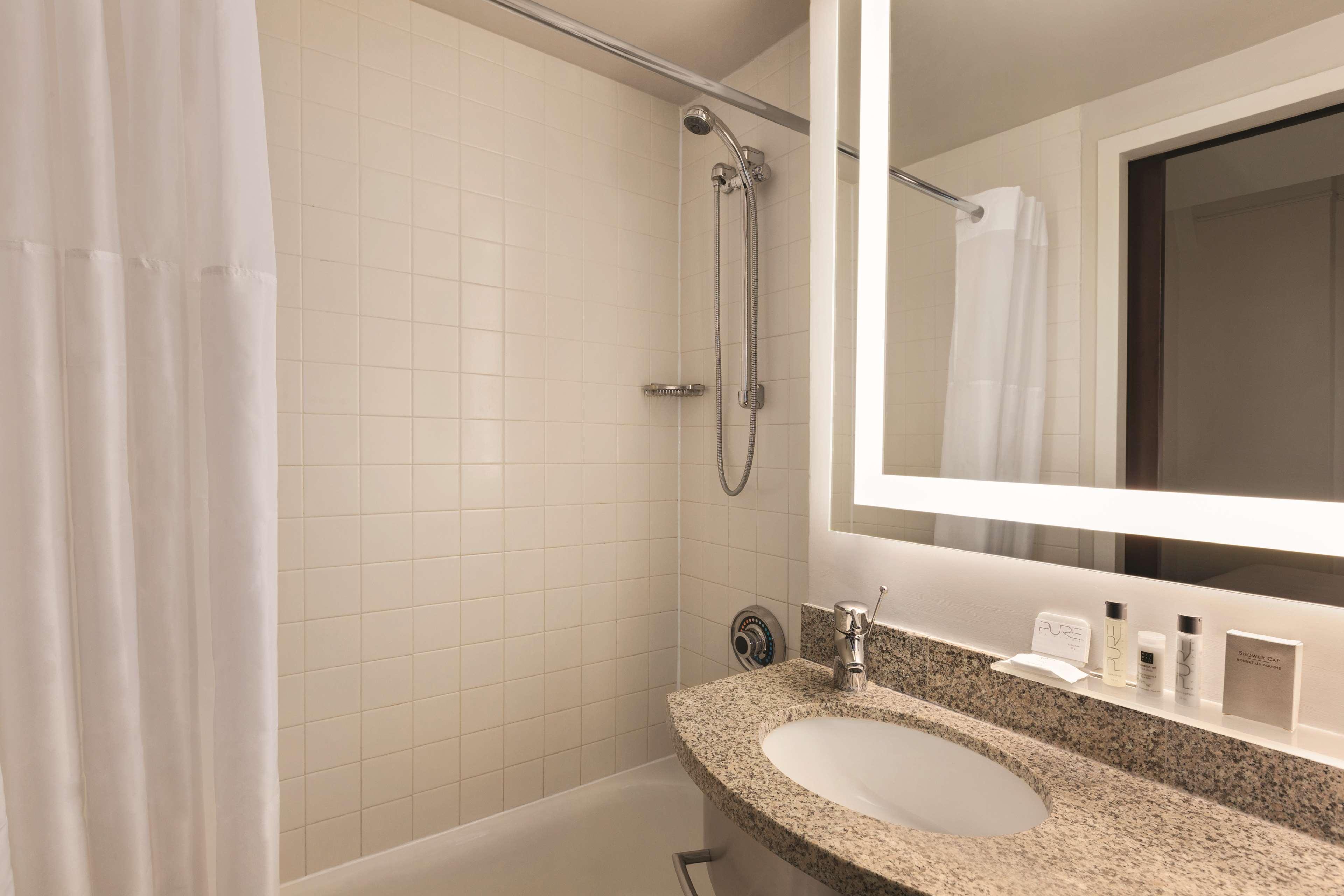 Khách sạn Radisson Street 4*