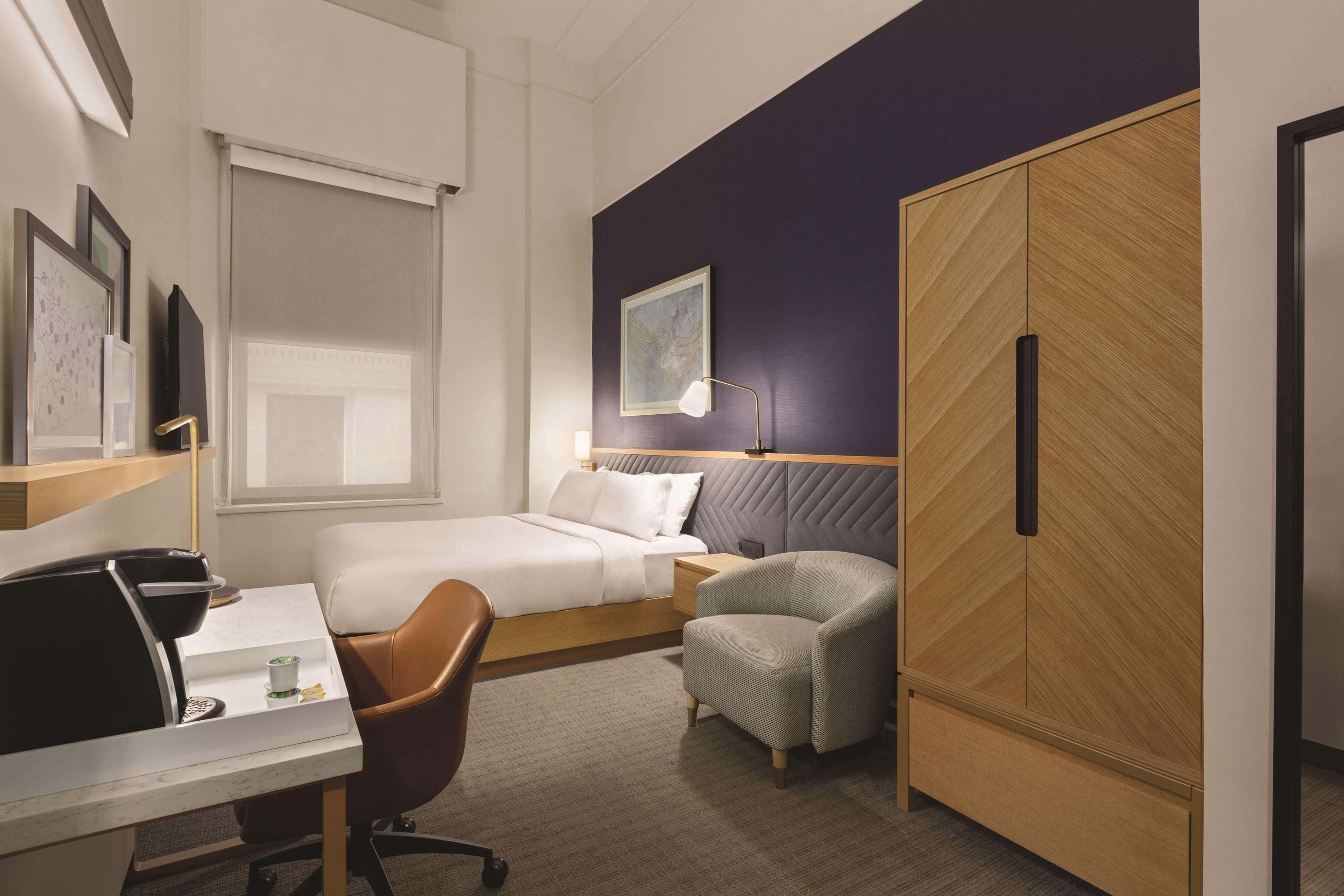 Khách sạn Radisson Street 4*