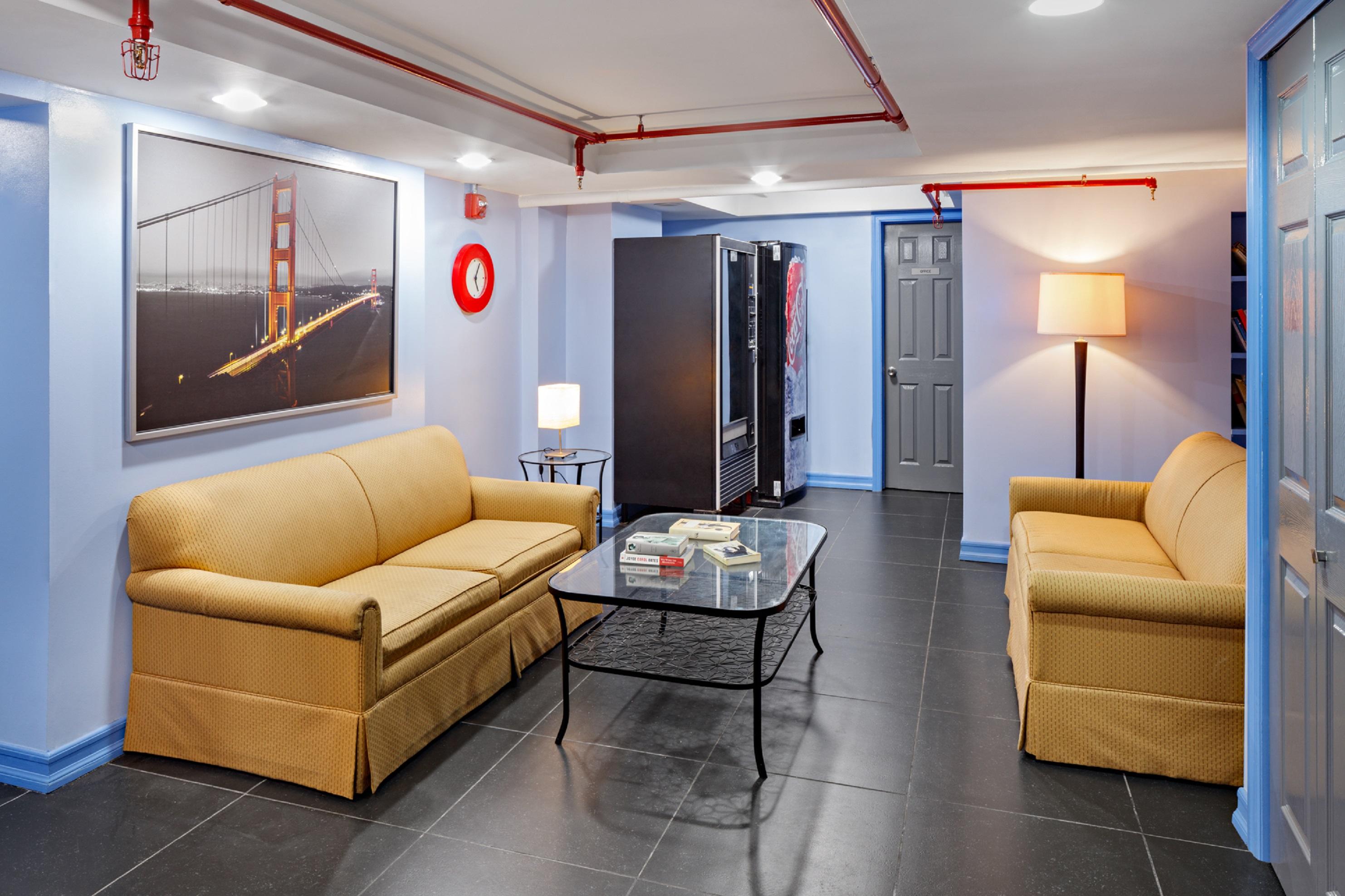 Park West Albergue *