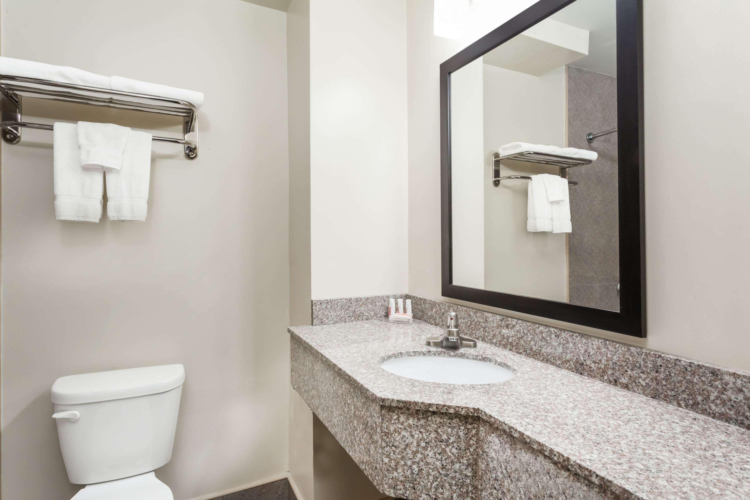 Khách sạn Days & By Wyndham Jamaica Jfk Airport 2*