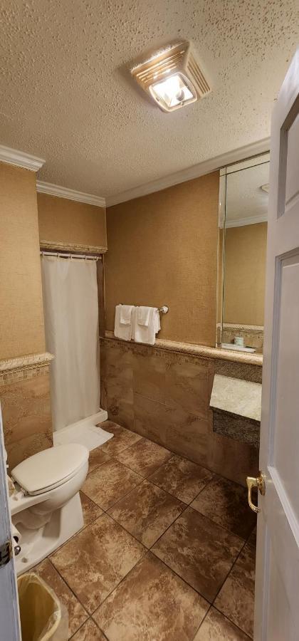 Essence Collection Staten Island Hotel 3*